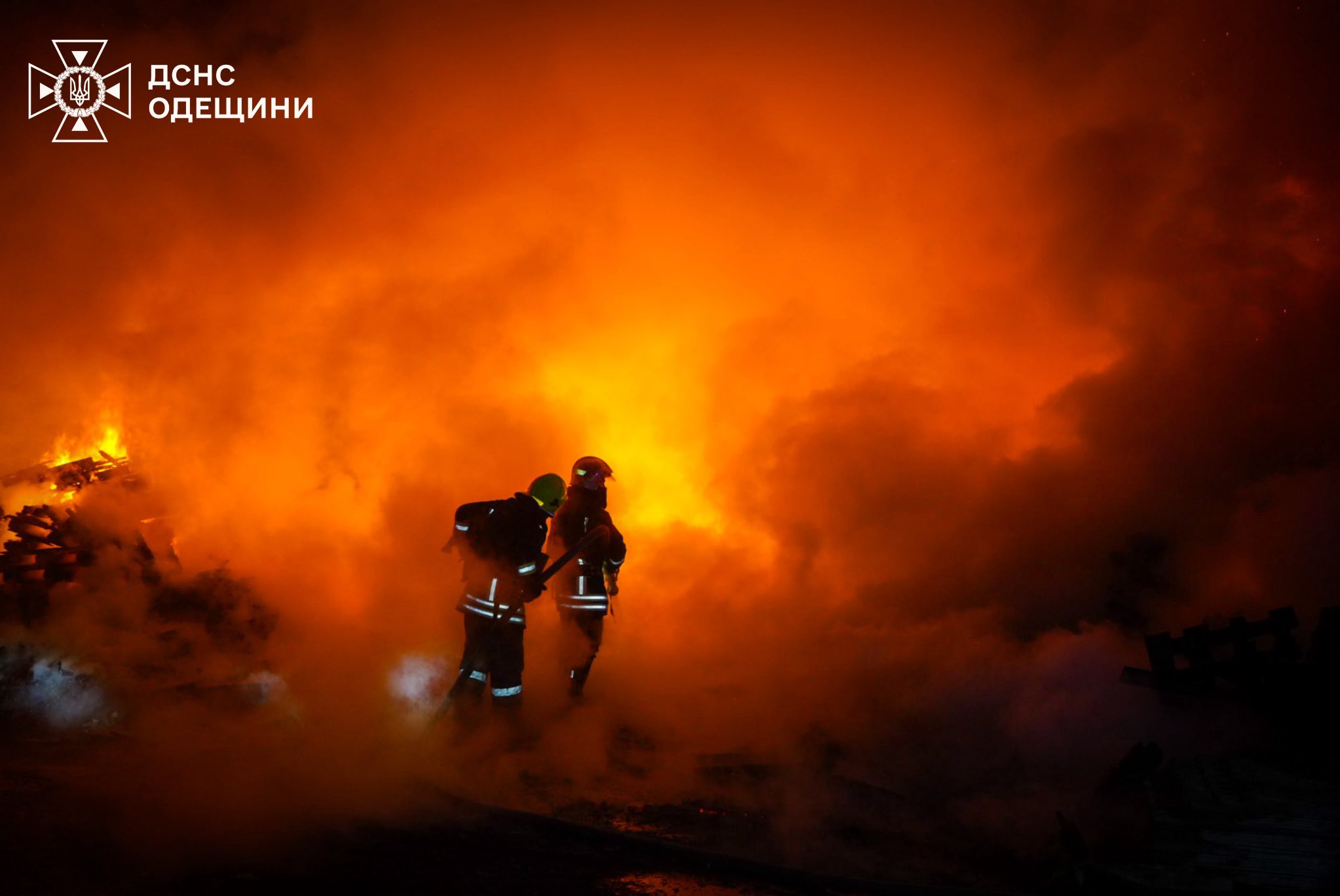 Ворог вночі вдарив по Одещині «шахедами»: в обласному центрі пошкоджено чимало житлових будинків