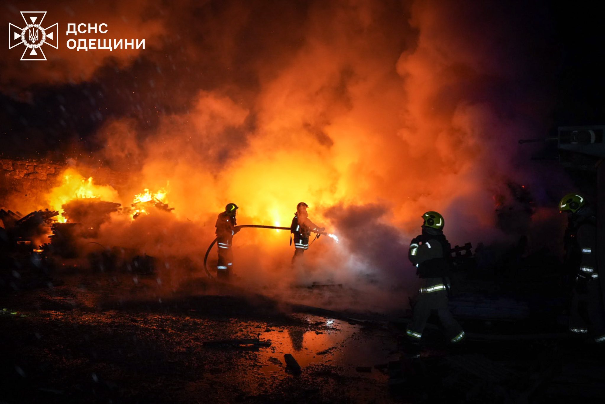 Ворог вночі вдарив по Одещині «шахедами»: в обласному центрі пошкоджено чимало житлових будинків