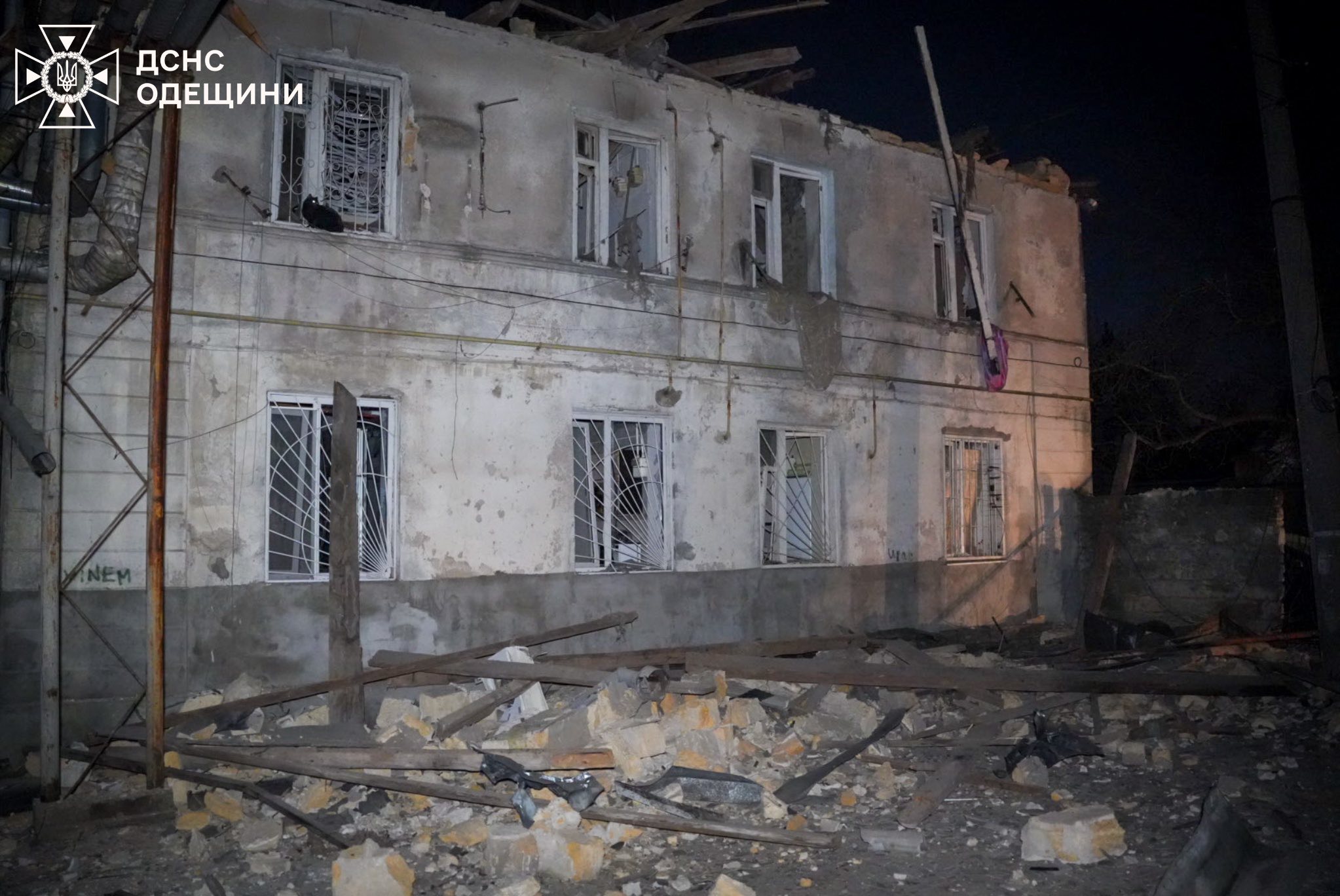 Ворог вночі вдарив по Одещині «шахедами»: в обласному центрі пошкоджено чимало житлових будинків