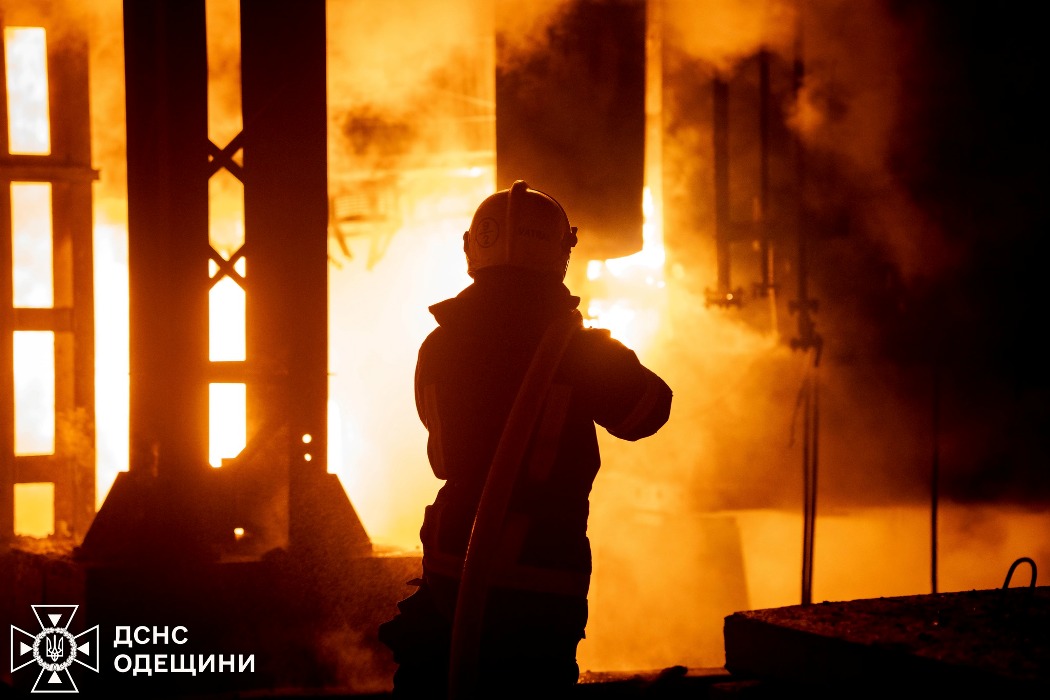 Цієї ночі росіяни масовано атакували Одесу шахедами: пошкодження значні