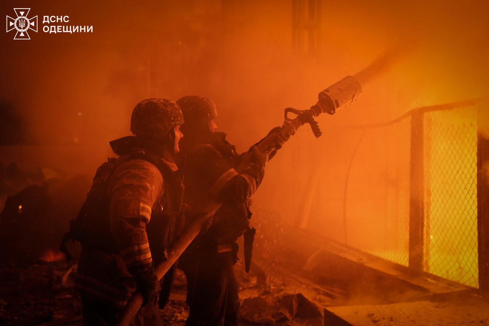 Ворог вночі підступно атакував Одещину: в порту одна людина загинула, шість - поранено