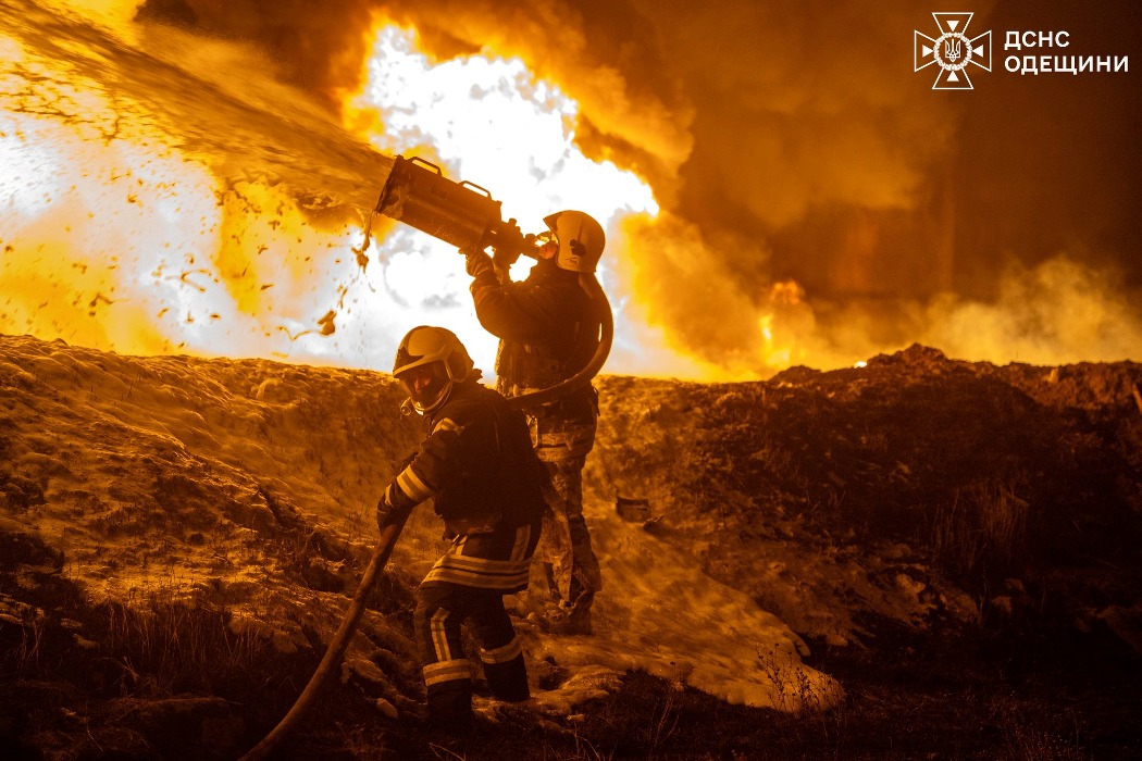 росіяни масовано атакували Одещину шахедами: на місцях влучань виникли масштабні пожежі
