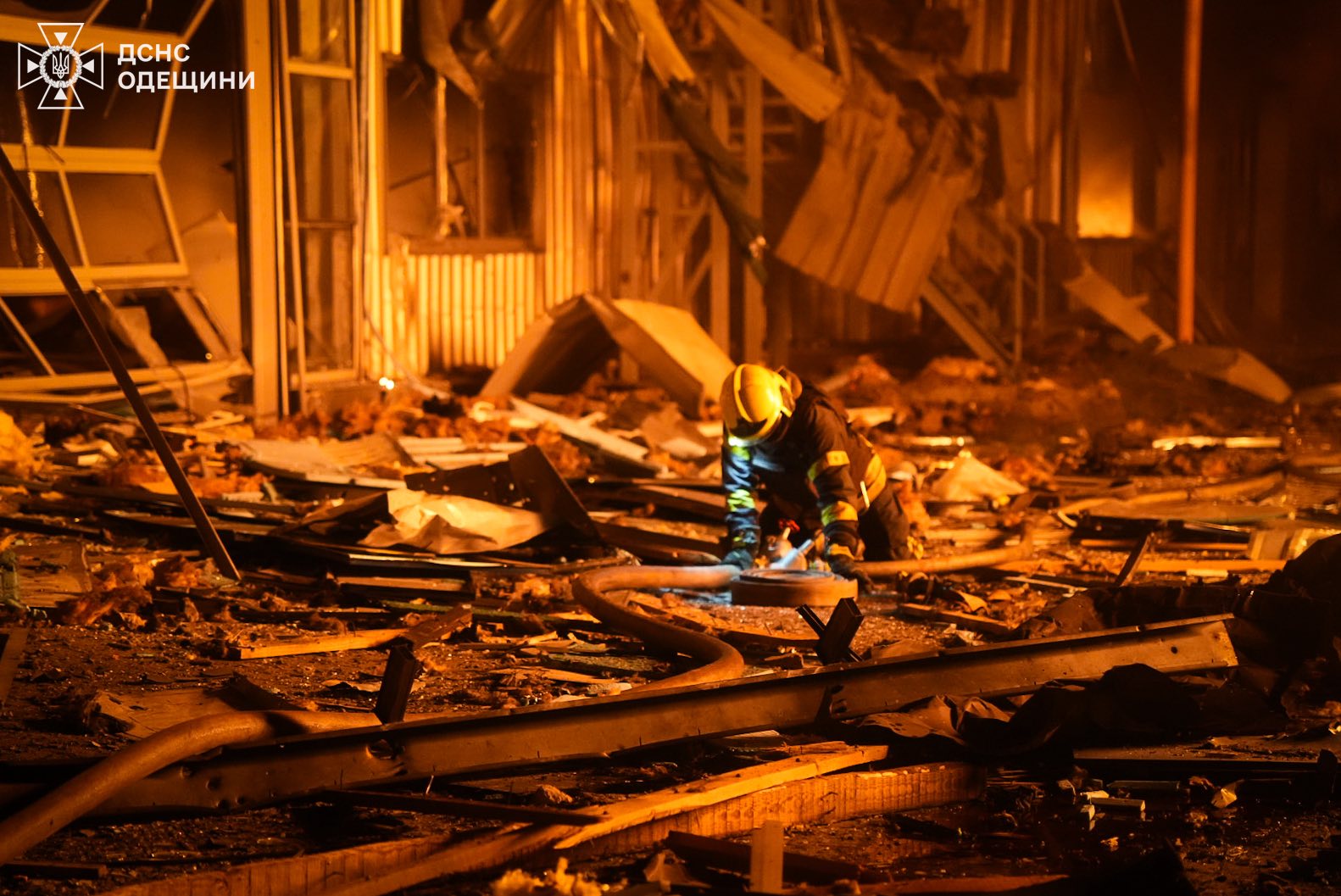 Ворог вночі підступно атакував Одещину: в порту одна людина загинула, шість - поранено