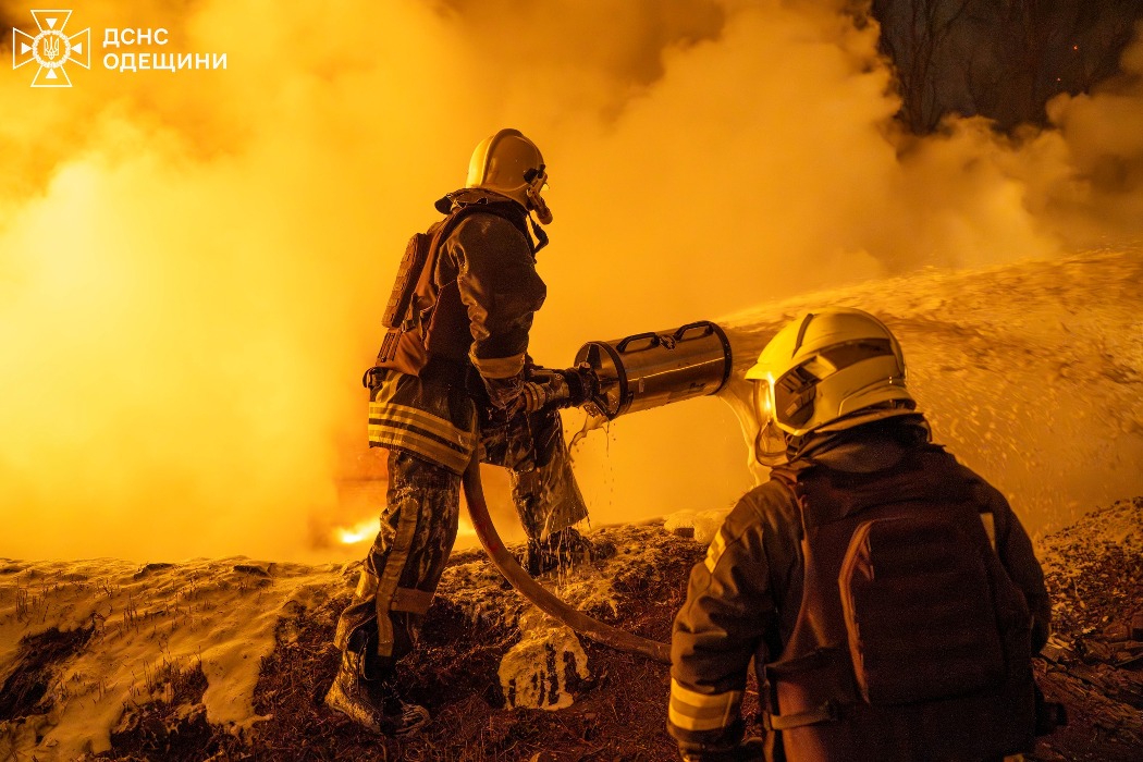 росіяни масовано атакували Одещину шахедами: на місцях влучань виникли масштабні пожежі
