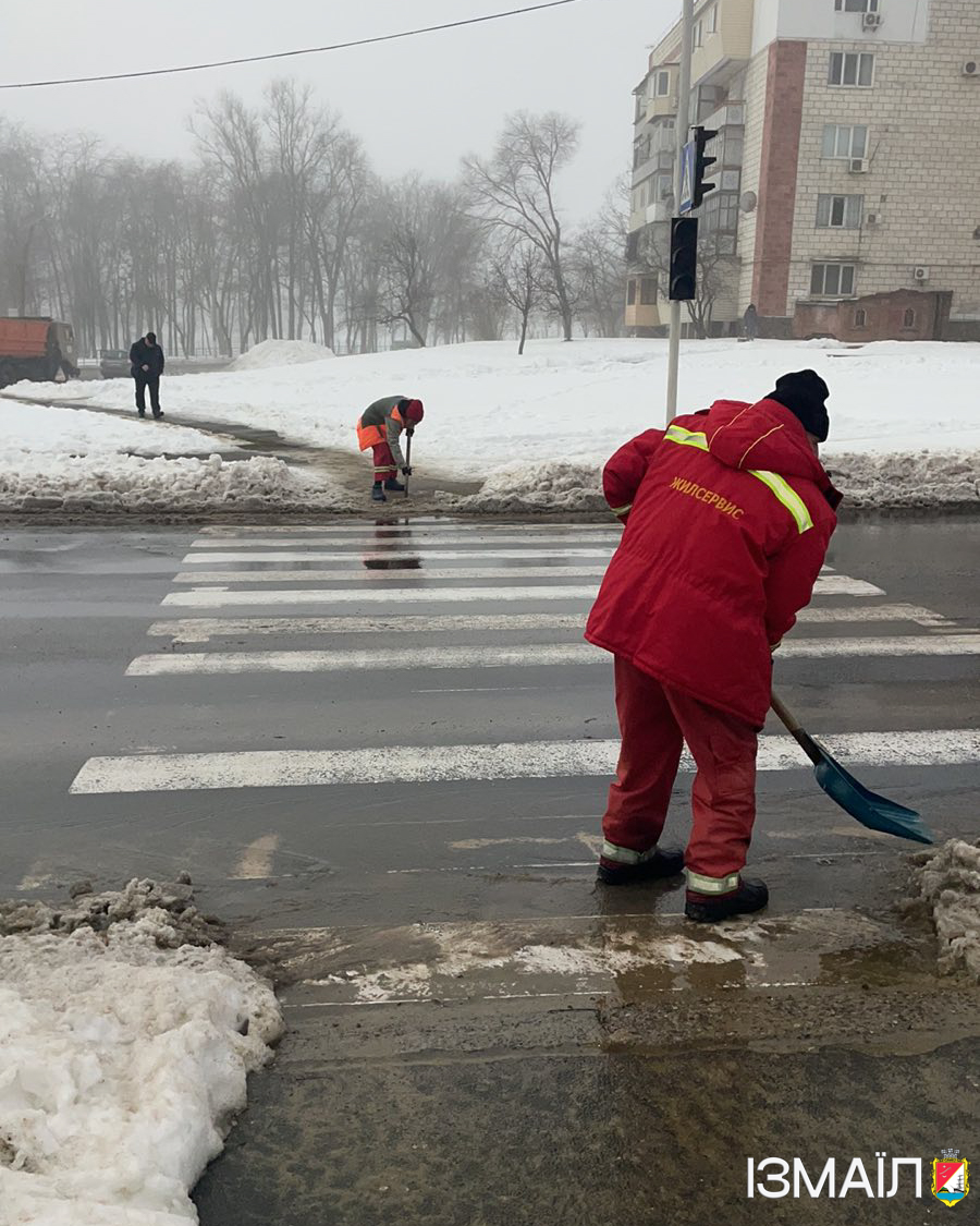 В Ізмаїлі у посиленому режимі тривають роботи з ліквідації негоди