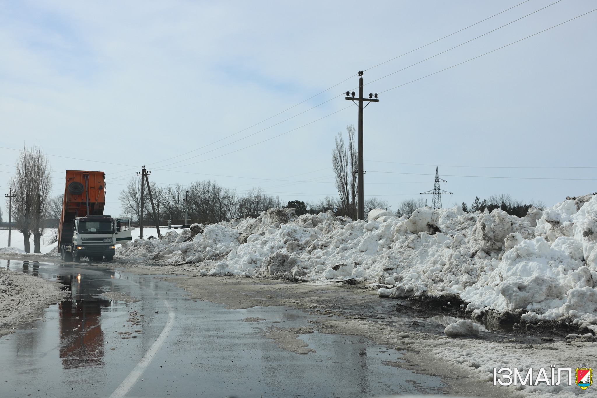 В Ізмаїлі у посиленому режимі тривають роботи з ліквідації негоди