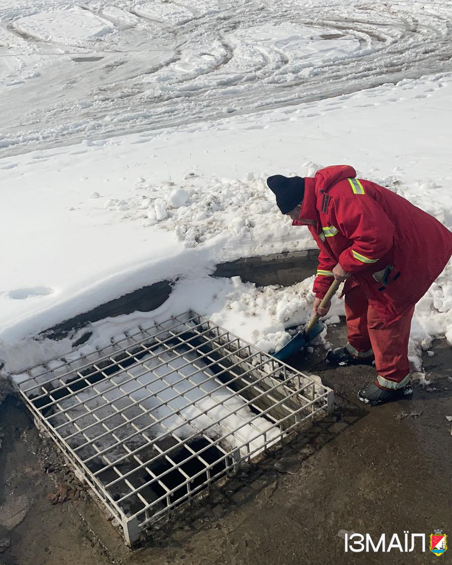 В Ізмаїлі у посиленому режимі тривають роботи з ліквідації негоди