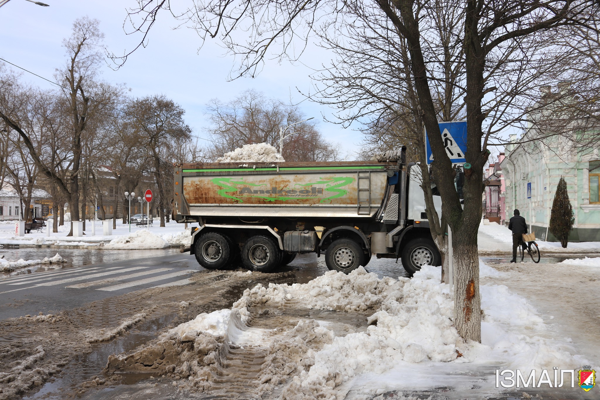 В Ізмаїлі у посиленому режимі тривають роботи з ліквідації негоди