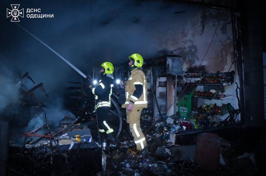 Ворог продовжує "шахедний" терор Одеси: є влучання та постраждалі