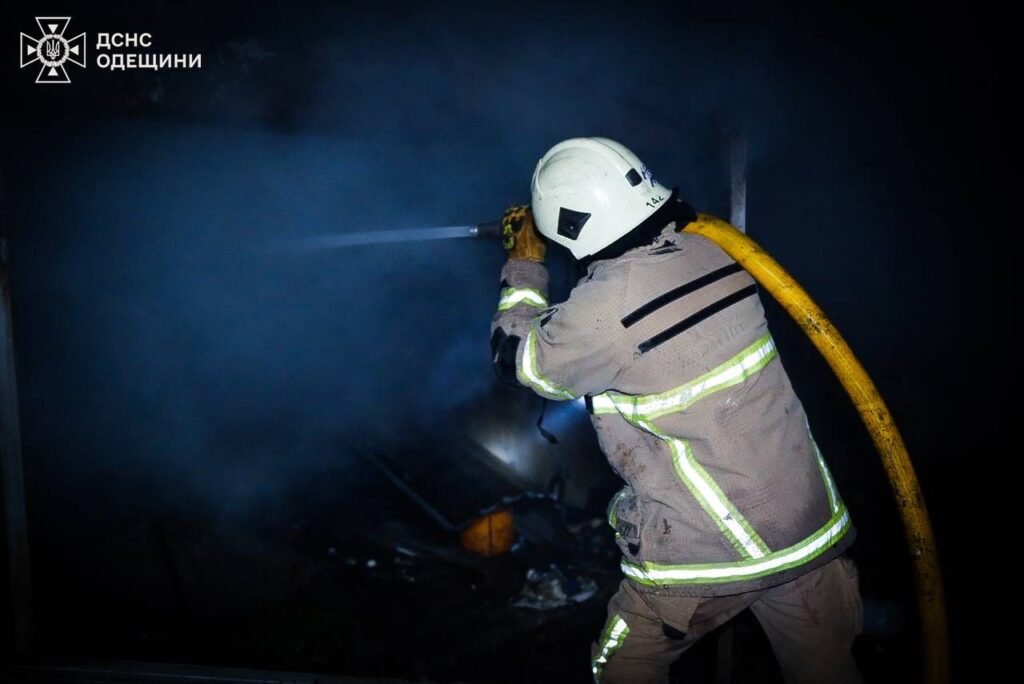 Ворог продовжує "шахедний" терор Одеси: є влучання та постраждалі