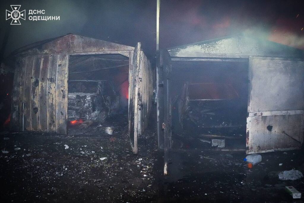 Ворог продовжує "шахедний" терор Одеси: є влучання та постраждалі