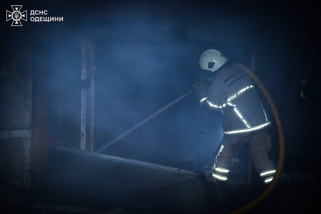 Ворог продовжує "шахедний" терор Одеси: є влучання та постраждалі