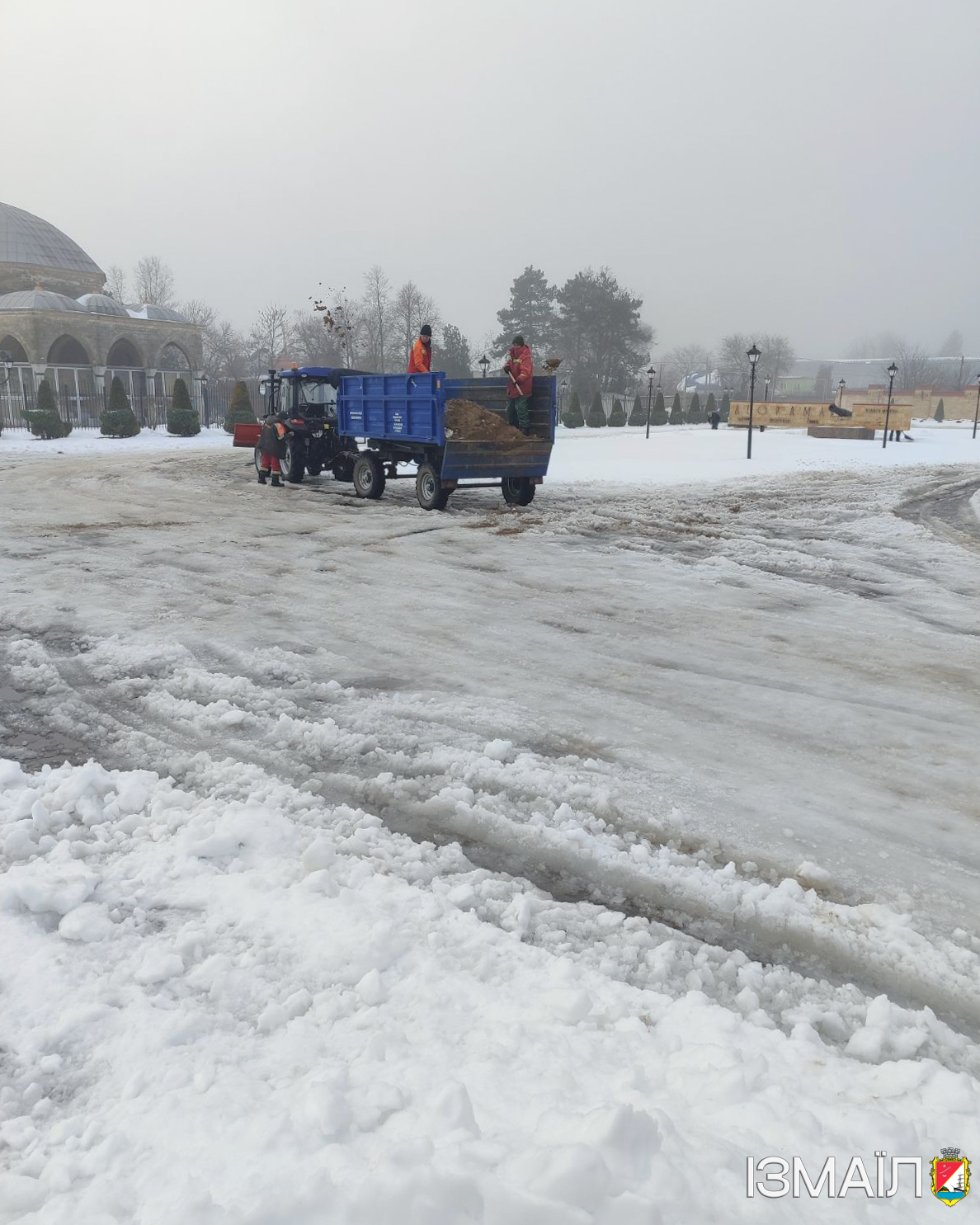 В Ізмаїлі у посиленому режимі тривають роботи з ліквідації негоди