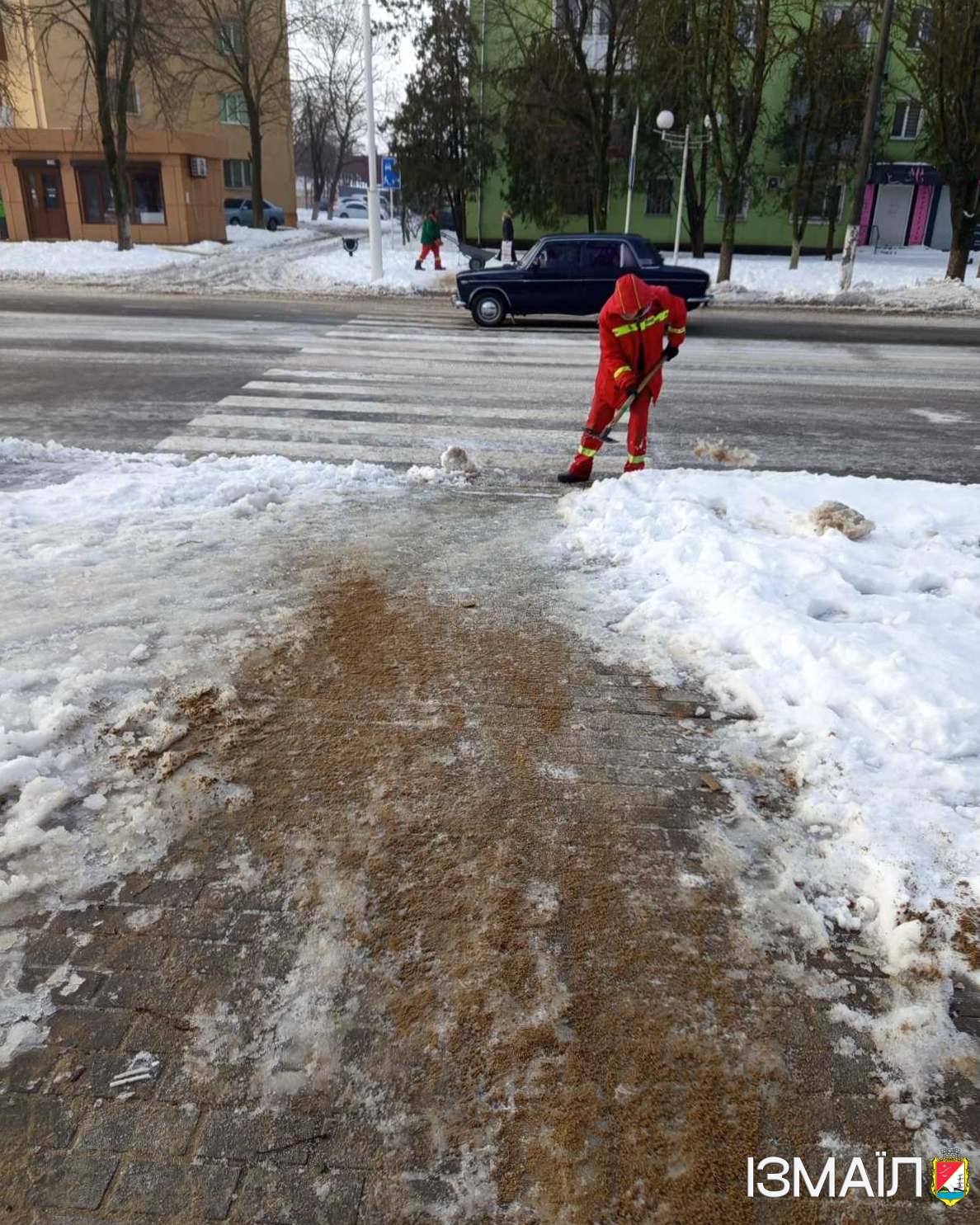 В Ізмаїлі у посиленому режимі тривають роботи з ліквідації негоди