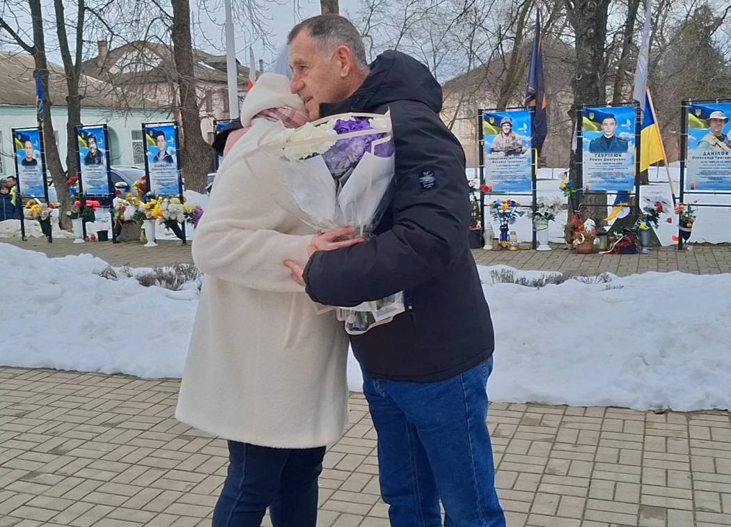 У Рені матері полеглого 22-річного Героя передали посмертні нагороди