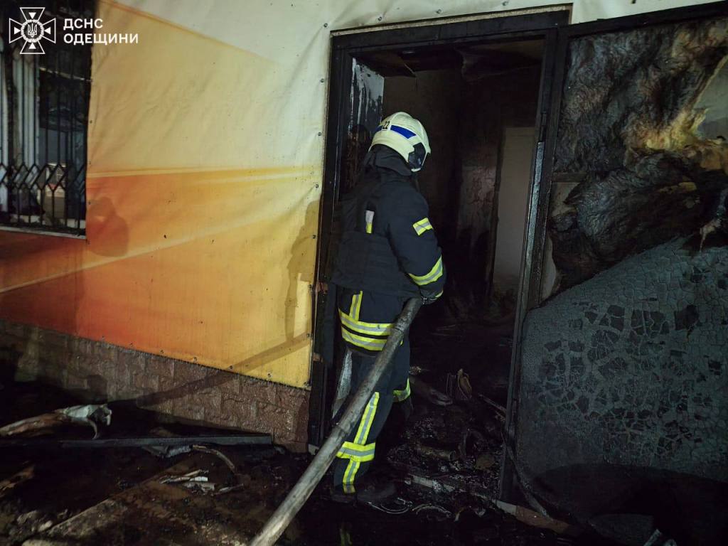 Внаслідок нічної атаки на Одещині загинула молода дівчина та чоловік, ще троє людей постраждали