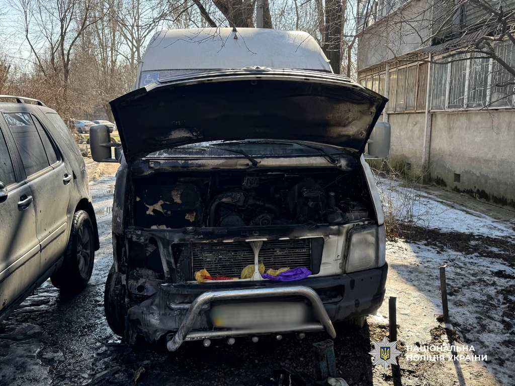 В Одесі затримали чоловіка, який на замовлення підпалив автівку