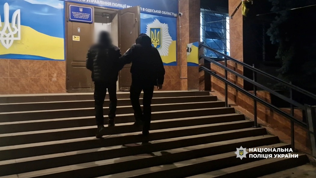 В Одесі затримали чоловіка, який на замовлення підпалив автівку