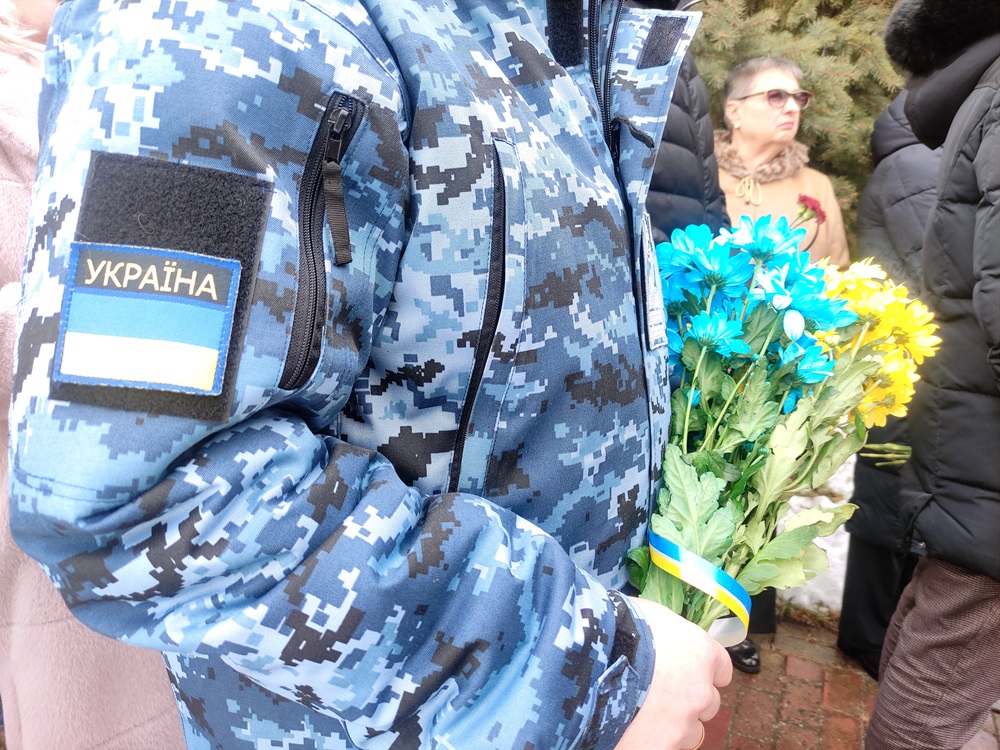 «Майдан. Україна. Шлях до свободи»: головна площа Аккермана вкрилася білими янголами