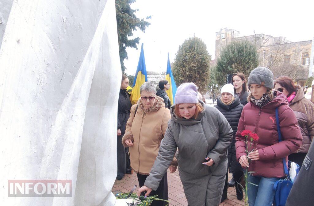«Майдан. Україна. Шлях до свободи»: головна площа Аккермана вкрилася білими янголами