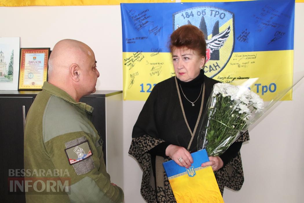 «Дякую за пам’ять про сина…»: у Болграді матері загиблого воїна вручили орден «За мужність»