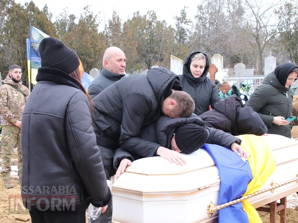 Болград у скорботі: громада попрощалася з Героєм Владиславом Буюклі