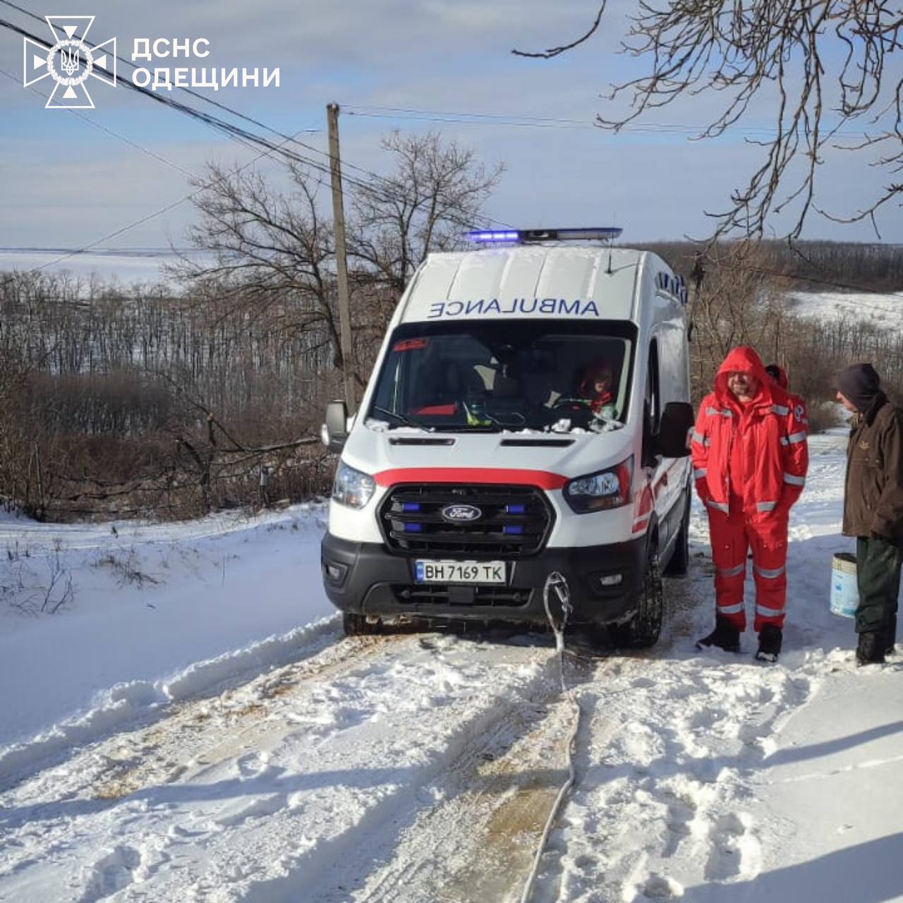На Одещині рятувальники більше десяти разів вилучали автомобілі зі снігових заметів