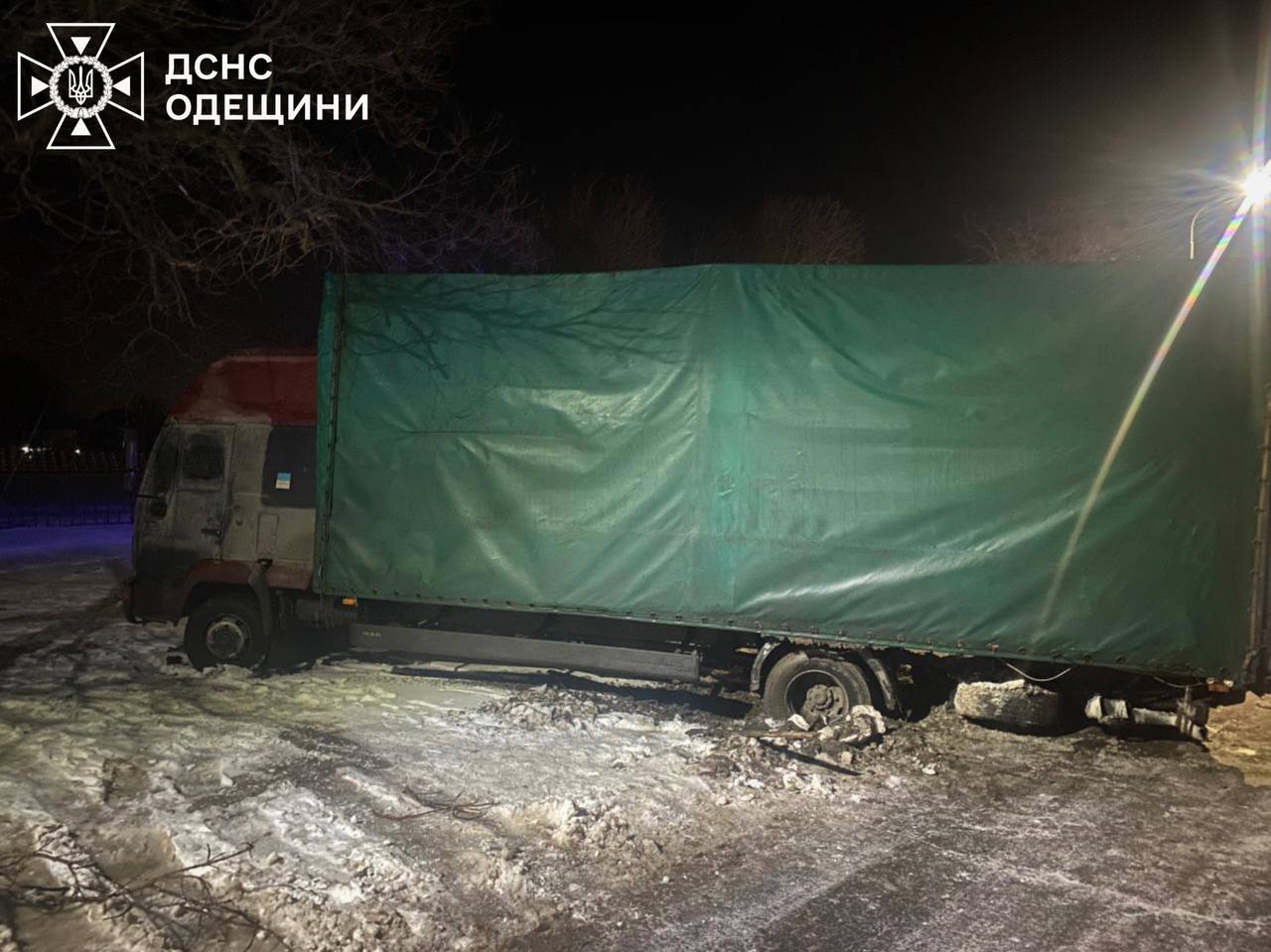 На Одещині рятувальники більше десяти разів вилучали автомобілі зі снігових заметів