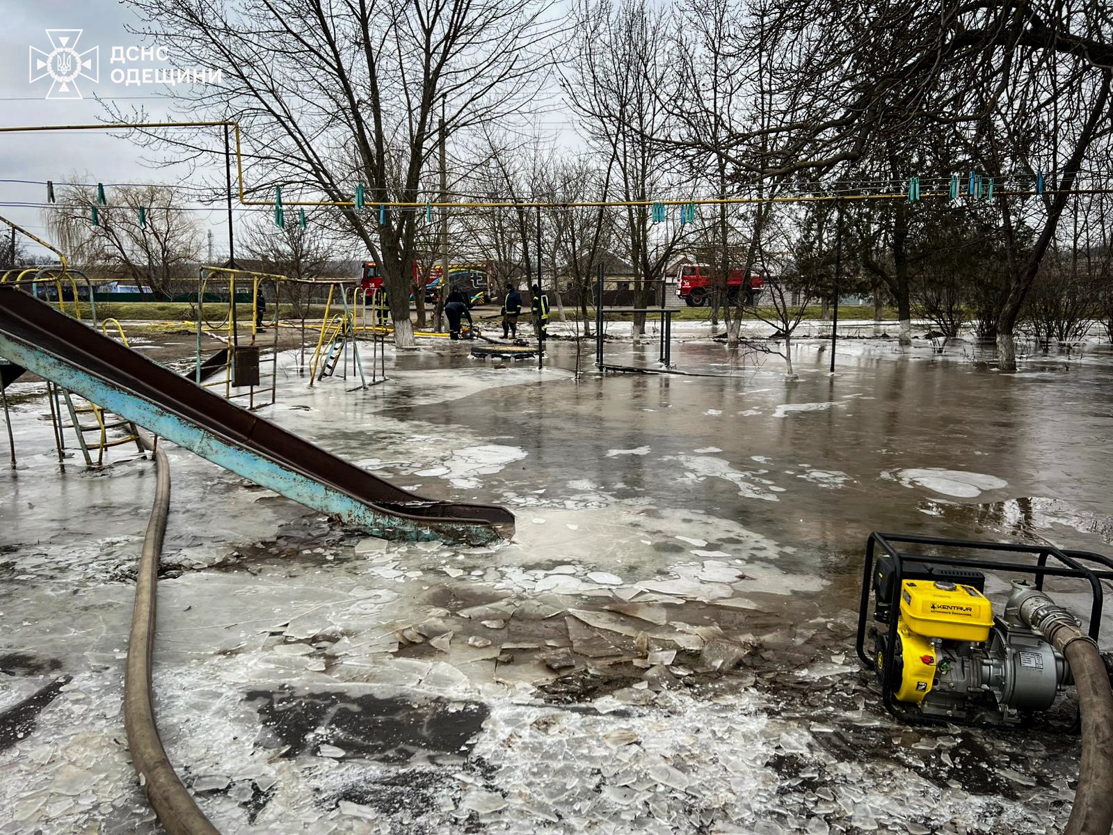 На Одещині рятувальники допомагають мешканцям долати наслідки негоди