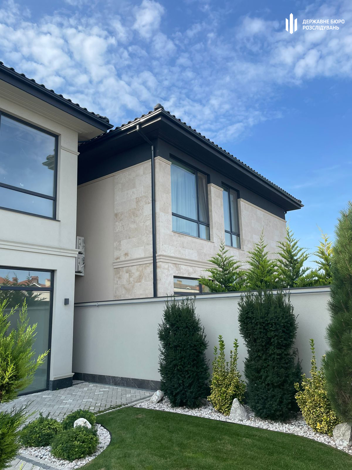 П’ять автомобілів, три будинки та земельні ділянки: у незаконному збагаченні звинувачують ексзаступника начальника Одеського обласного ТЦК та СП