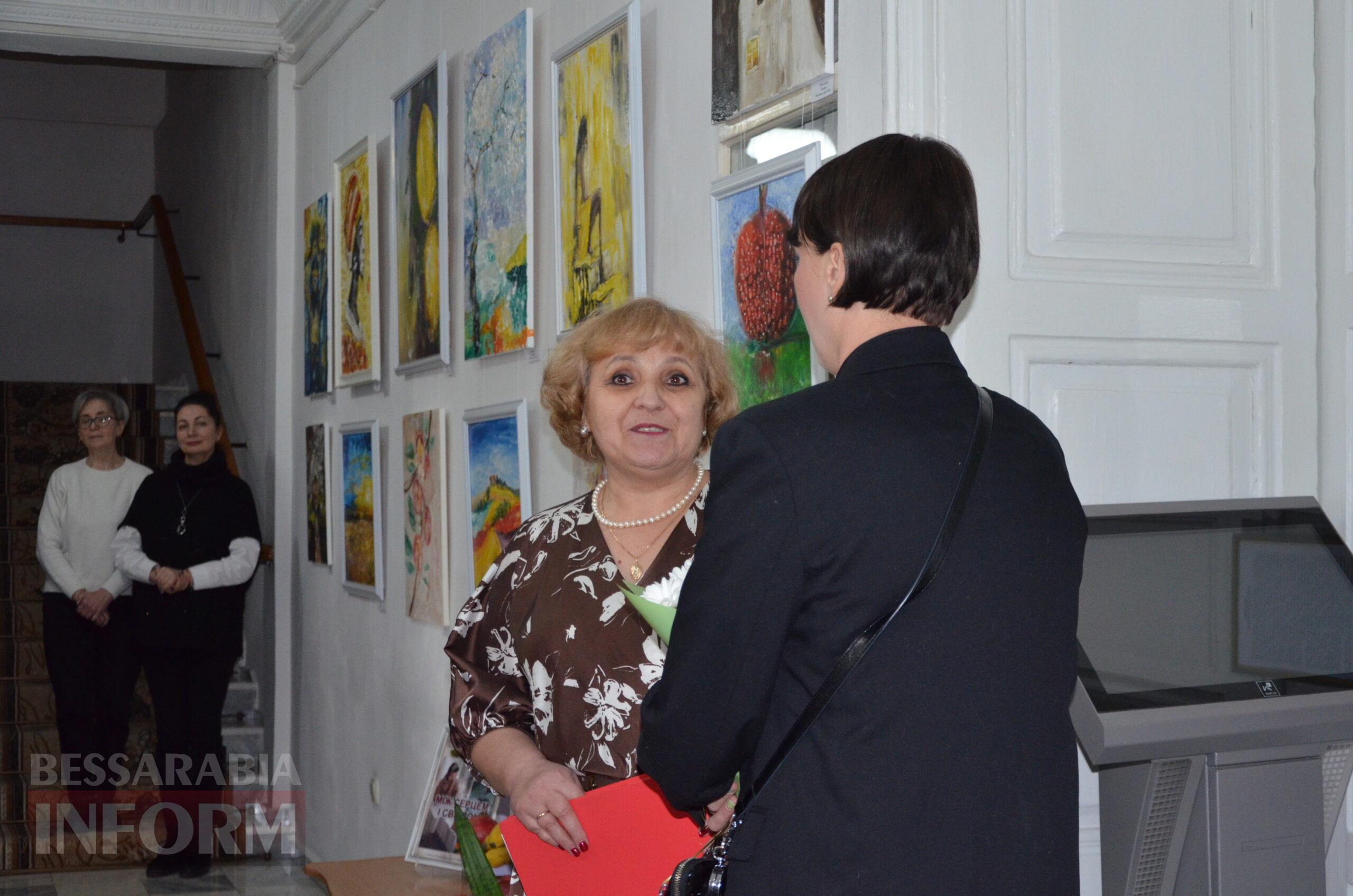 Поєднання кольору та емоцій: в Ізмаїлі відкрилась персональна виставка молодої художниці Ірини Василенко