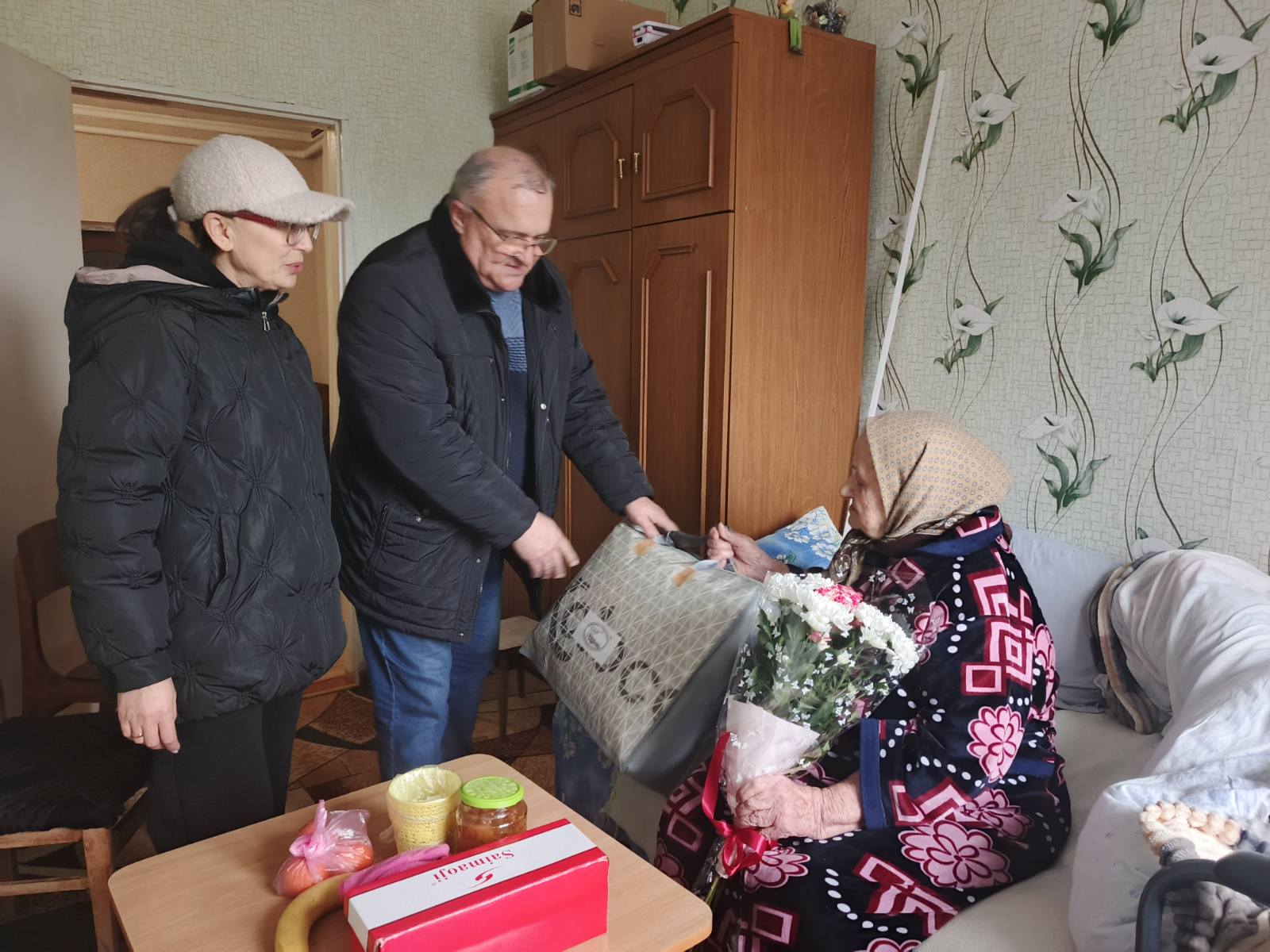 У селищі Болградського району привітали довгожительку, яка має більше ста членів родини