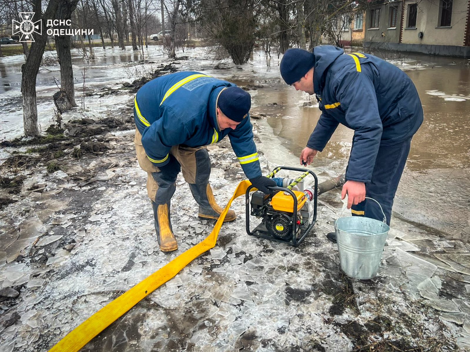 На Одещині рятувальники допомагають мешканцям долати наслідки негоди
