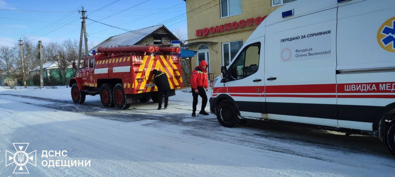 На Одещині рятувальники більше десяти разів вилучали автомобілі зі снігових заметів