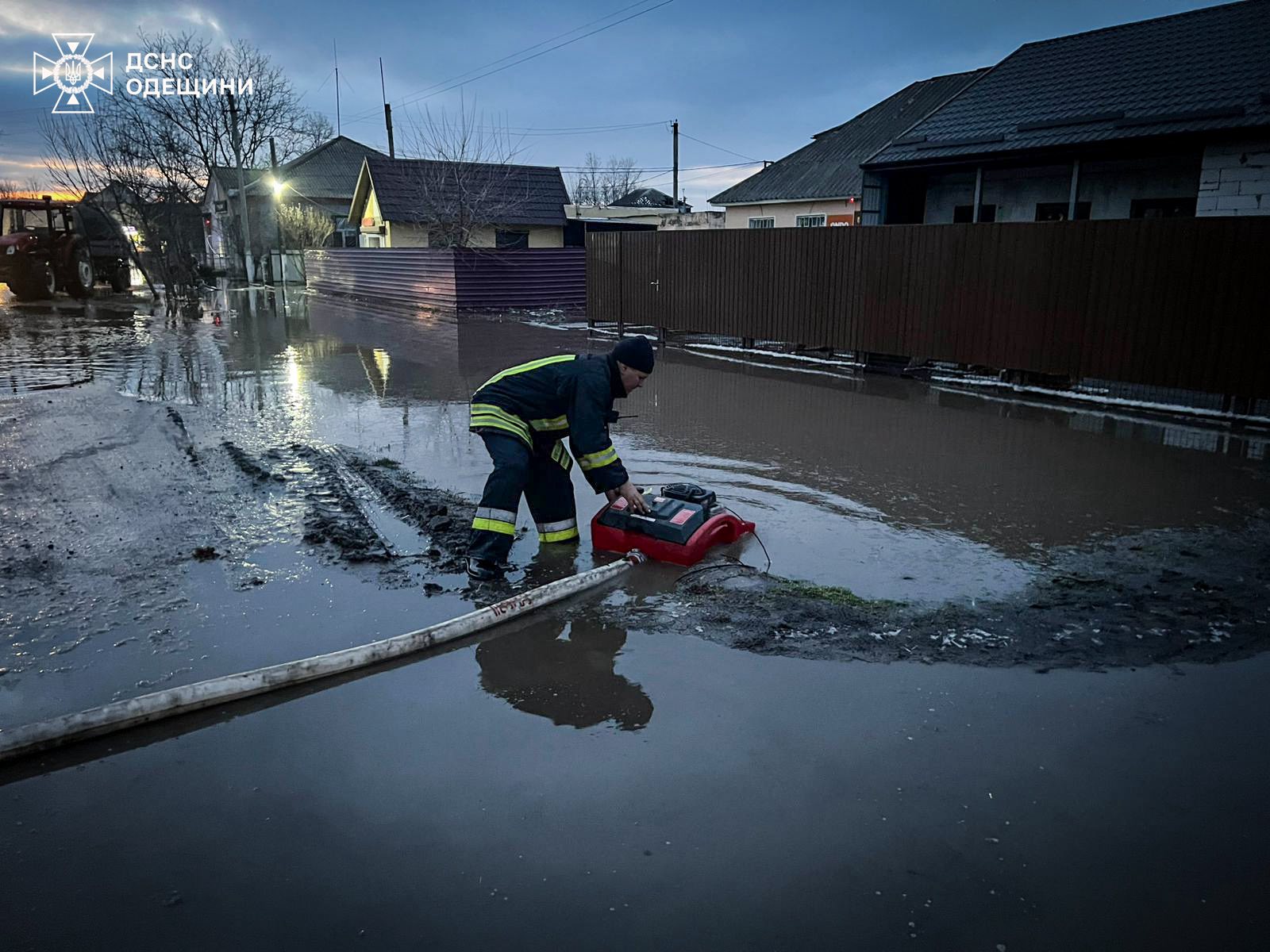 На Одещині рятувальники допомагають мешканцям долати наслідки негоди