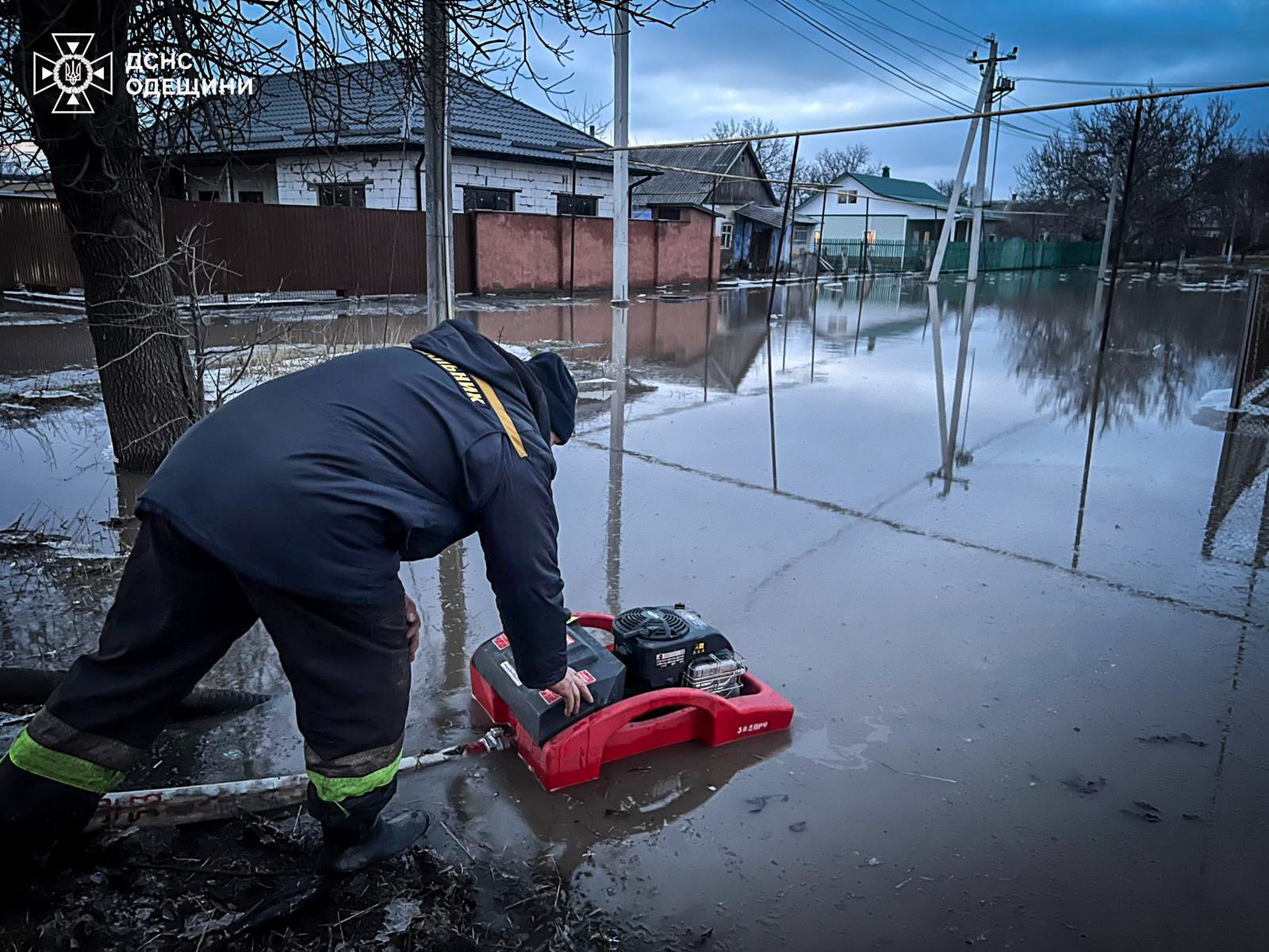На Одещині рятувальники допомагають мешканцям долати наслідки негоди