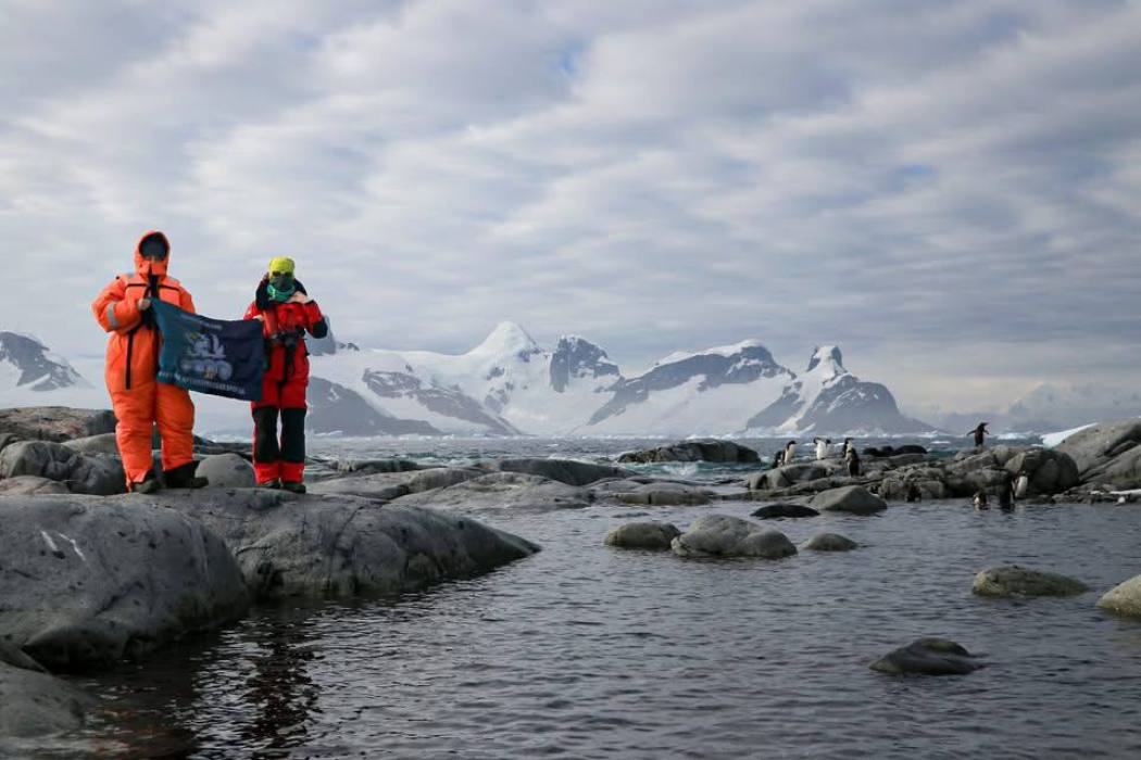 Прапор одеської бригади морської піхоти замайорів у Антарктиці