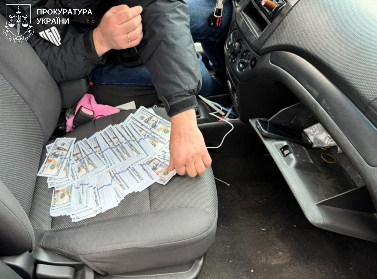 «Виїзд» за кордон за 18,5 тисяч доларів: на Одещині викрито організатора схеми для ухилянтів