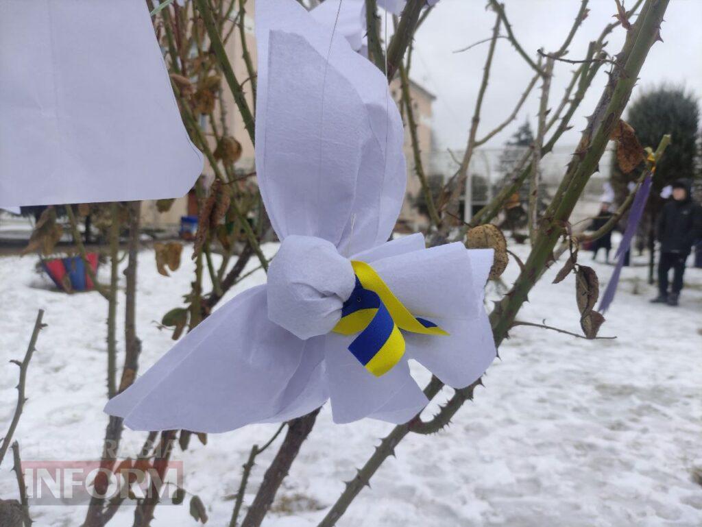 «Майдан. Україна. Шлях до свободи»: головна площа Аккермана вкрилася білими янголами