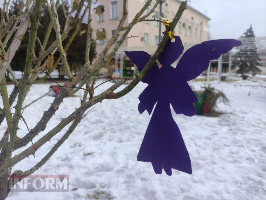 «Майдан. Україна. Шлях до свободи»: головна площа Аккермана вкрилася білими янголами