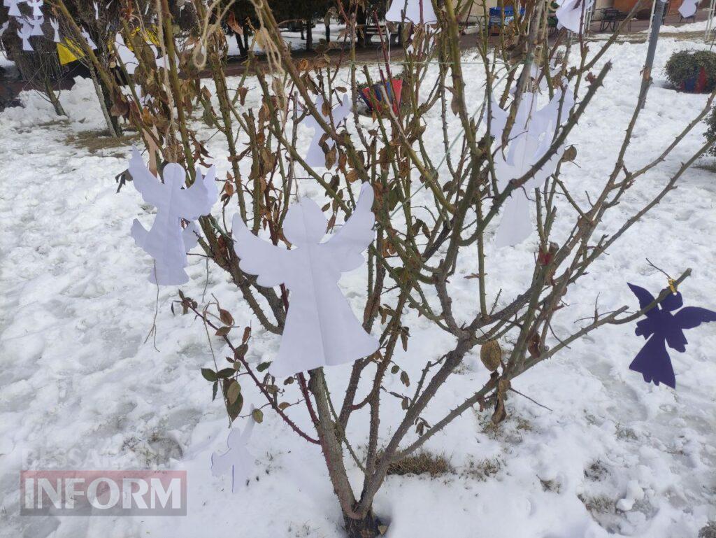 «Майдан. Україна. Шлях до свободи»: головна площа Аккермана вкрилася білими янголами