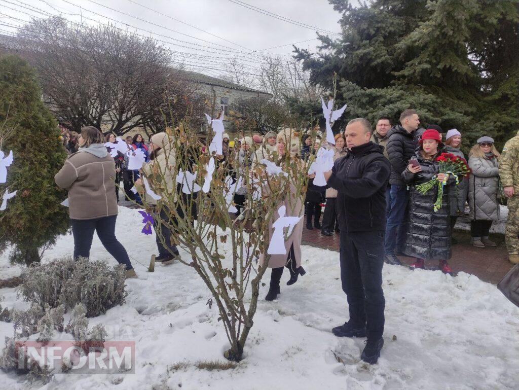 «Майдан. Україна. Шлях до свободи»: головна площа Аккермана вкрилася білими янголами