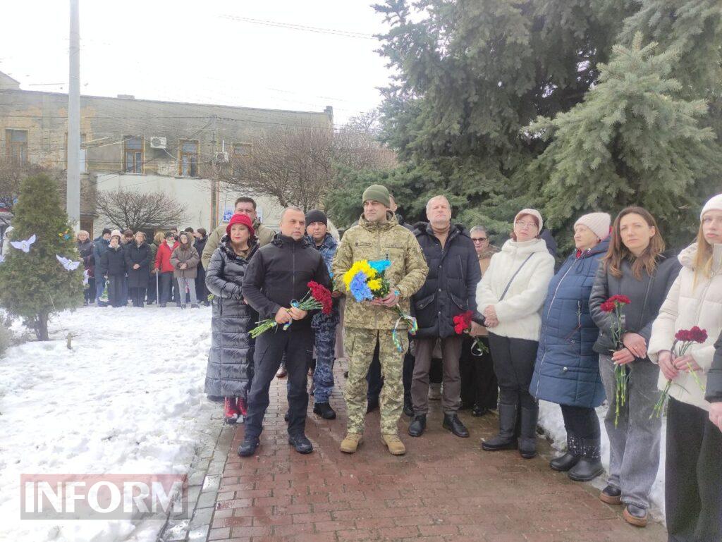 «Майдан. Україна. Шлях до свободи»: головна площа Аккермана вкрилася білими янголами