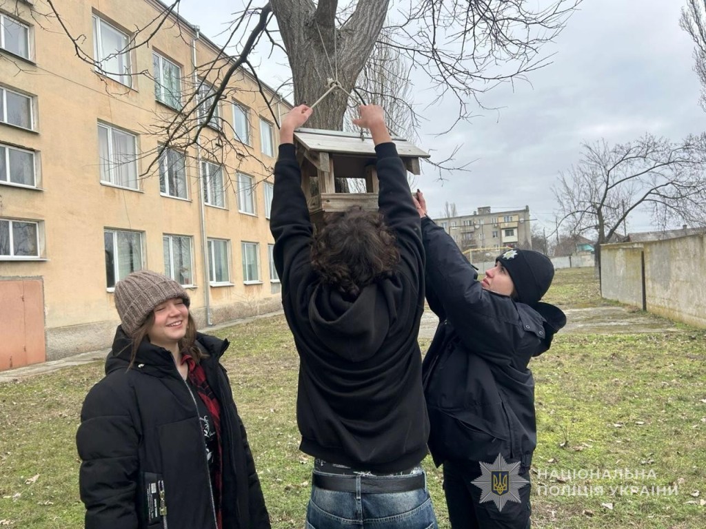 Від листів на фронт до годівниць тваринам: інспектори освітньої безпеки Ізмаїла залучали школярів до добрих справ