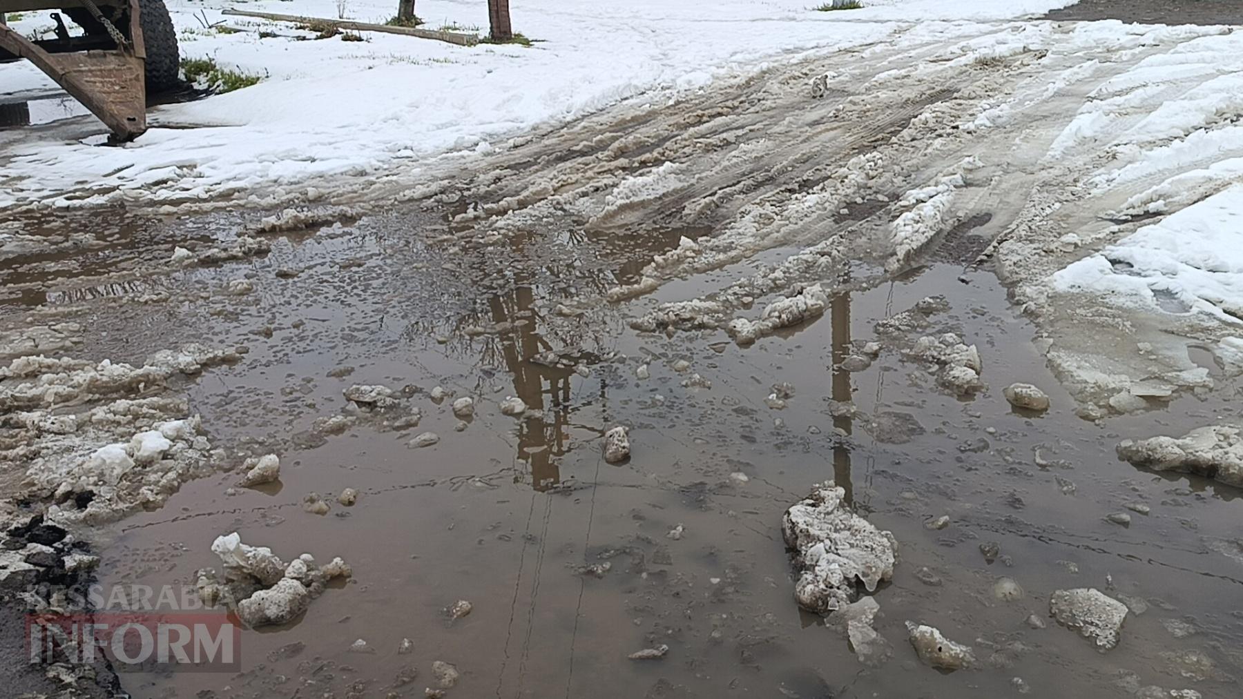 «Нам не потрібні європейські дороги»: мешканці центру Татарбунарів вимагають від влади зробити їхні вулиці прохідними