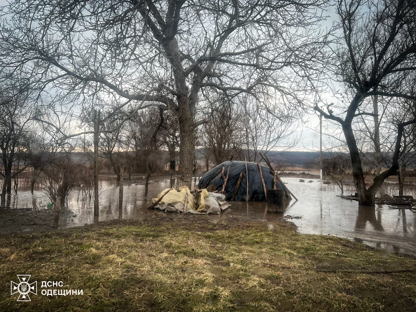 На Одещині рятувальники допомагають мешканцям долати наслідки негоди