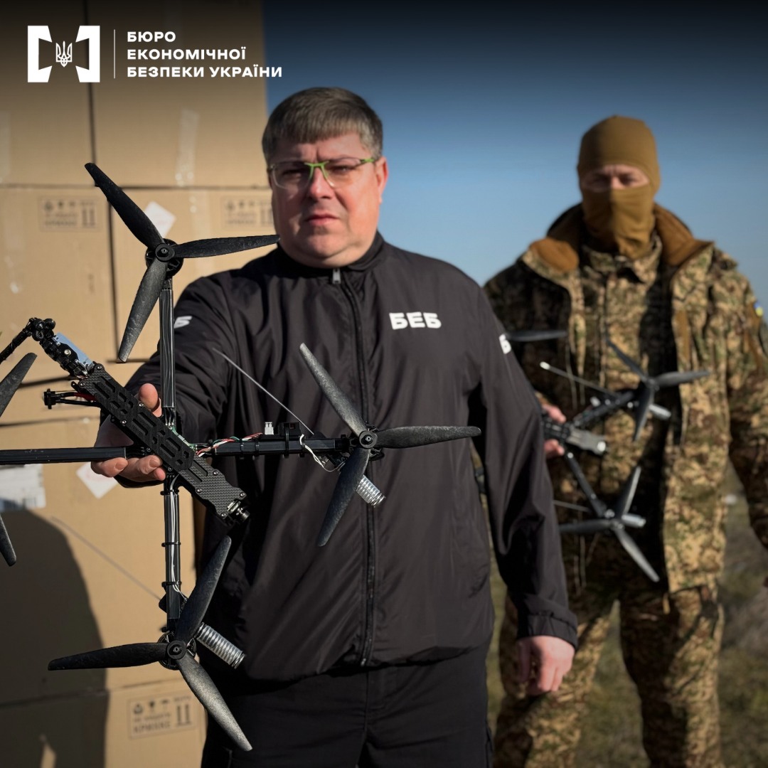 БЕБ Одещини передало військовим безпілотники, придбані за податки підприємства, що займалося незаконним експортом