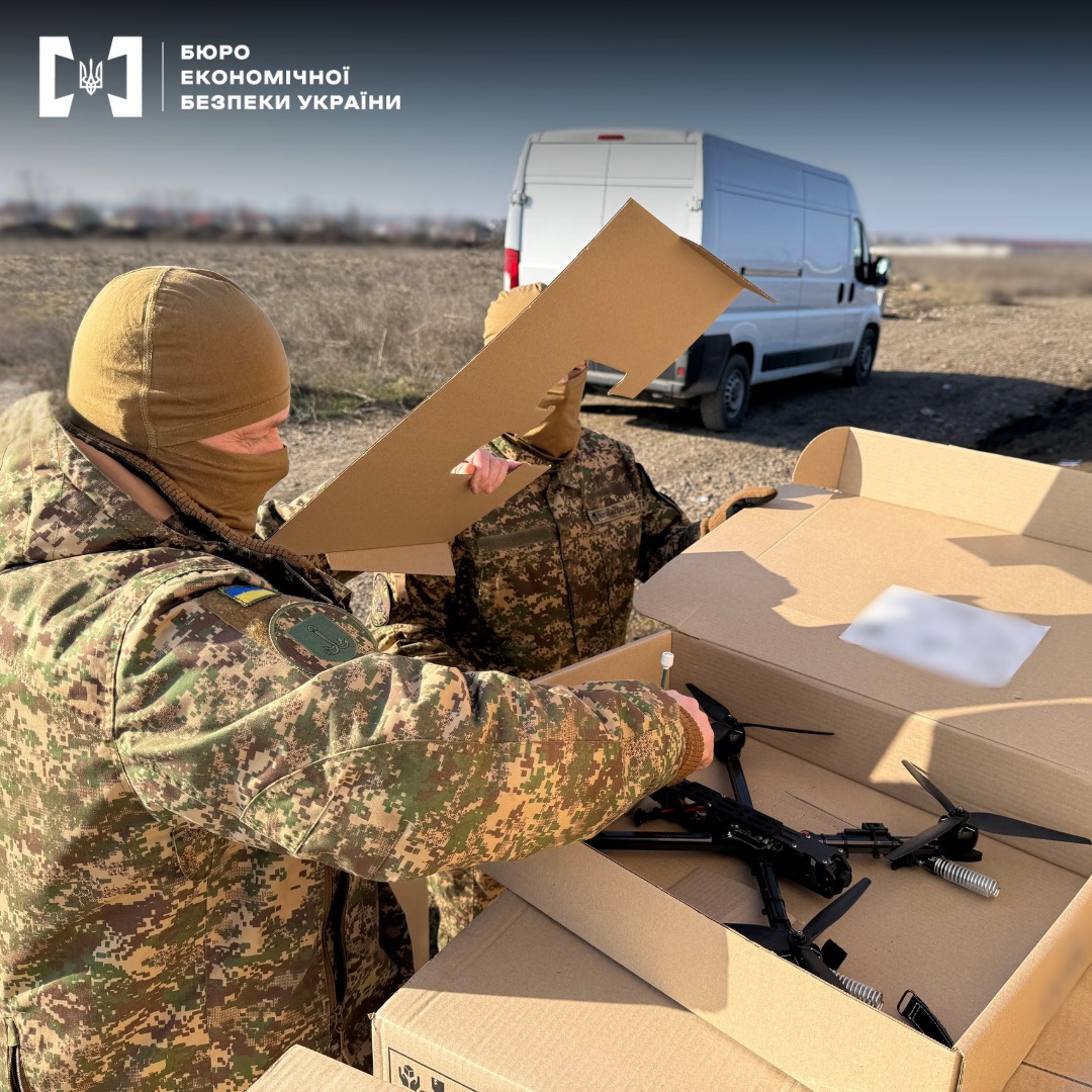 БЕБ Одещини передало військовим безпілотники, придбані за податки підприємства, що займалося незаконним експортом