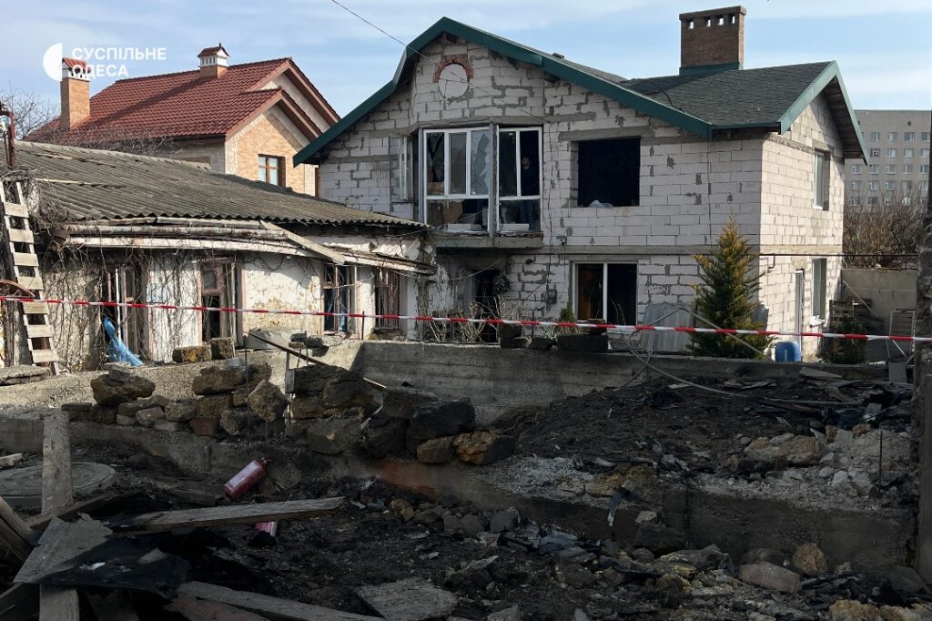 Внаслідок ранкової атаки дронів в Одесі пошкоджено два будинки