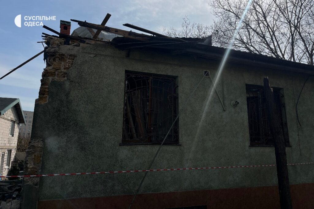 Внаслідок ранкової атаки дронів в Одесі пошкоджено два будинки